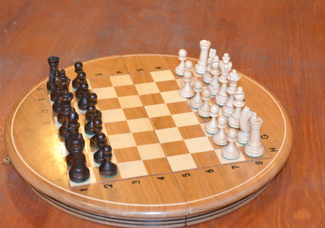 Okrągła szachownica do gry w szachy
