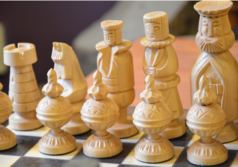 szachy z drewna