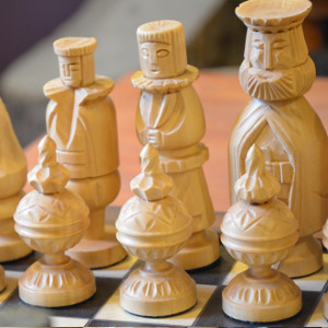 drewniane szachy na zamówienie